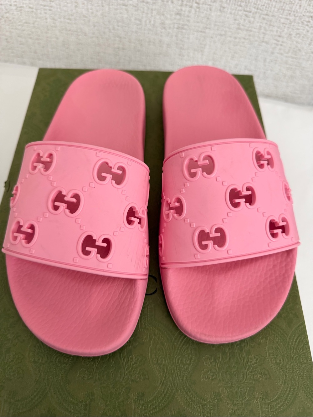 Gucci Pink GG Embossed Slide Sandals - Picture 2 of 3
